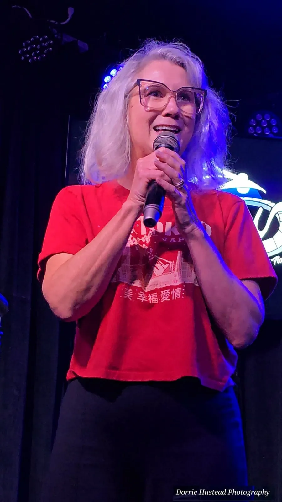 Shay Lowe performing